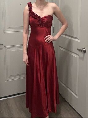 One-Shoulder Red Satin Evening Dress